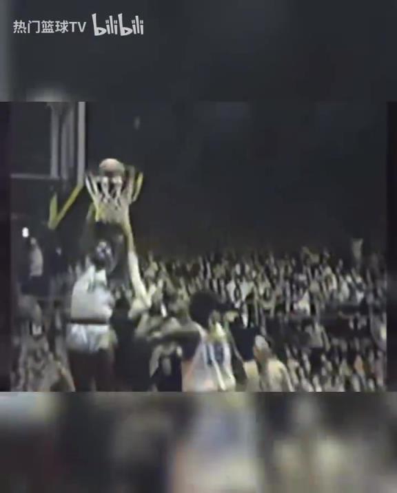 這是怪物嗎？張伯倫高中時期是怎么打球的？校園里的明星！