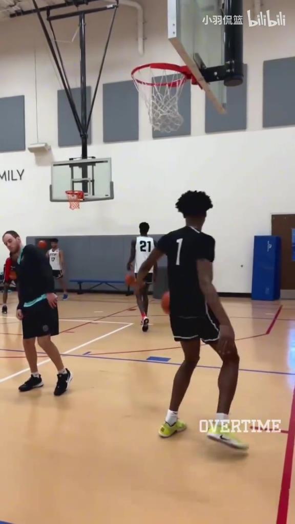 地表最強身體素質？阿門扣籃簡直就像直升機起飛一樣！