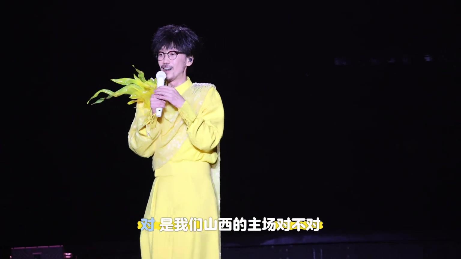 山西鬧他！周傳雄太原演唱會(huì)現(xiàn)場(chǎng)帶領(lǐng)歌迷為山西男籃加油助威