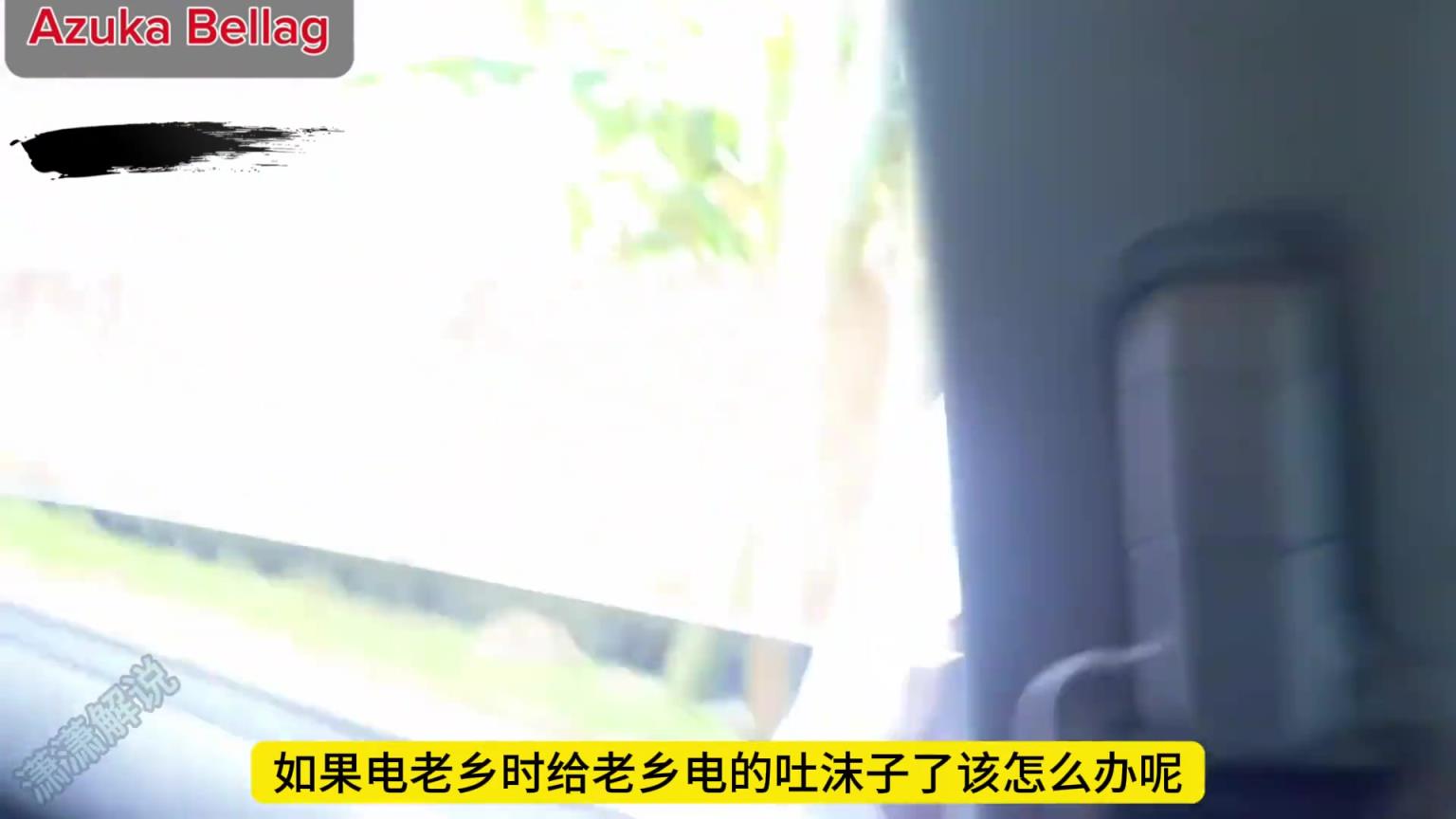 淳樸的阿森納老鄉(xiāng)盯著搶手機，沒料到被黑妹一個電擊棒