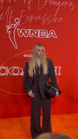 女狀元佩吉強勢登陸WNBA，實力超強，顏值也杠杠的